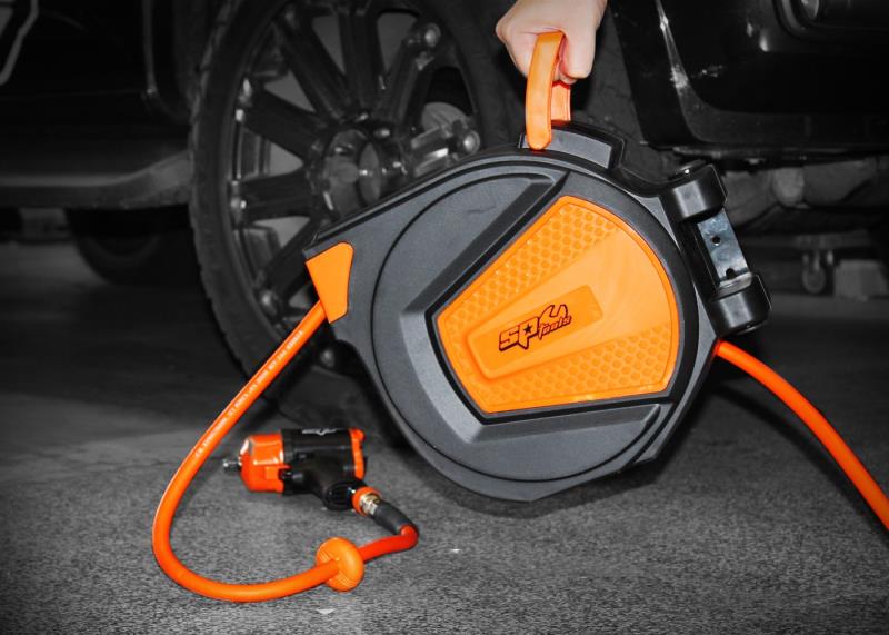 SP Tools Retractable Air Hose Reel 15M- Wall Mounted